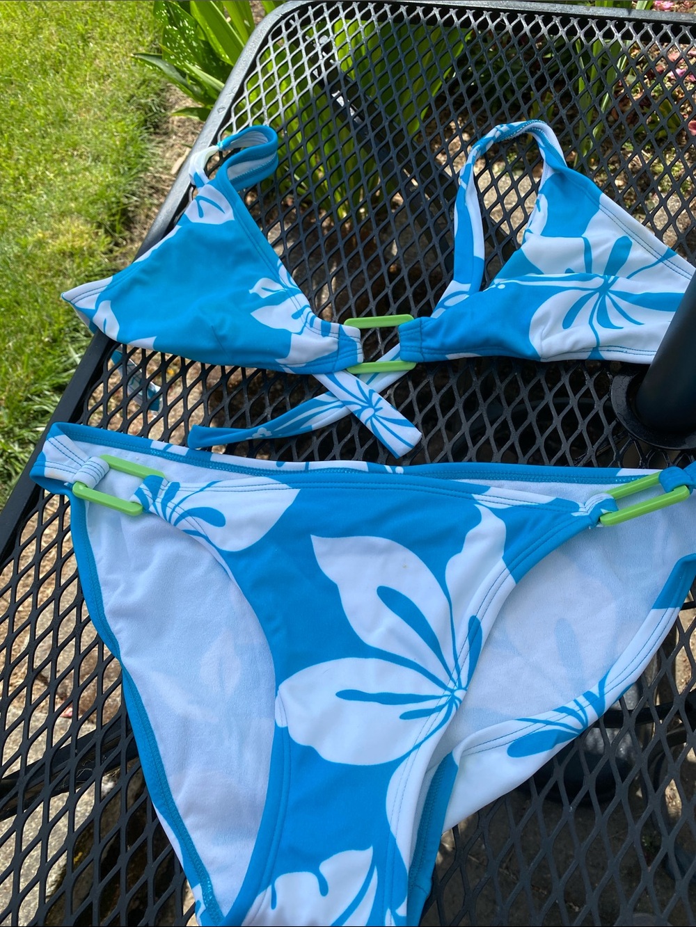 Xhilaration Blue White Floral Bikini with Lime Accents New Read medium/ large